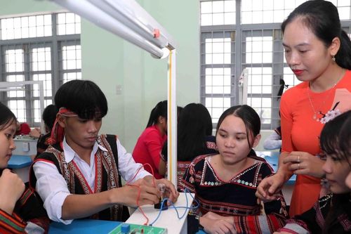 Cần đặc biệt quan tâm phát triển nguồn nhân lực vùng đồng bào dân tộc thiểu số và miền núi
