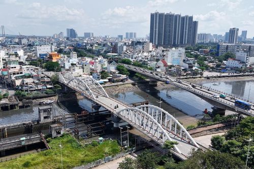 Dân chờ 'thay áo mới' cây cầu hơn trăm tuổi ở TPHCM xuống cấp trầm trọng