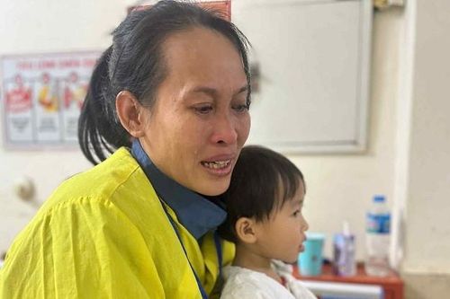 Bác sĩ kêu gọi cứu cháu bé 2 tuổi ở Nghệ An bị u não ác tính