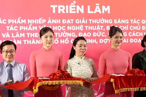 Nghệ sĩ nhiếp ảnh gửi gắm tình yêu quê hương, đất nước qua triển lãm nghệ thuật