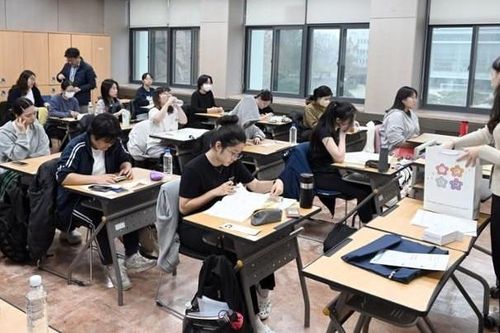 35 phút im lặng kỳ lạ ở Hàn Quốc: Bài học về cách xã hội đối xử với thế hệ trẻ