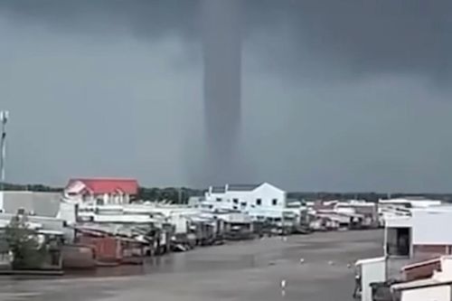 Clip vòi rồng xuất hiện trên vùng biển Cà Mau
