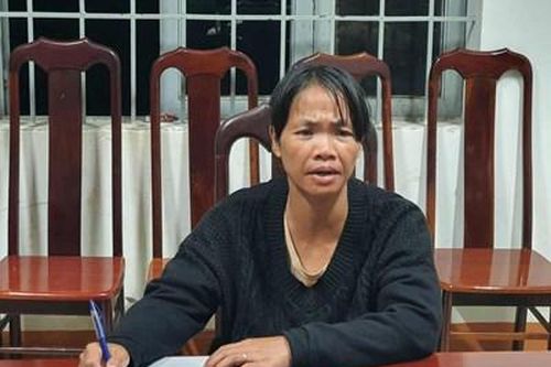 Khởi tố người mẹ thả con xuống giếng