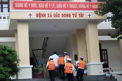 Đặc khu Trường Sa cấp cứu kịp thời 2 ngư dân bị giảm áp cấp tính do lặn sâu