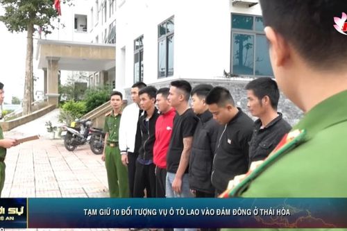 Tạm giữ 10 đối tượng vụ ô tô lao vào đám đông ở Thái Hòa