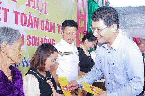 Trưởng ban Tổ chức Tỉnh ủy Phạm Trọng Hoàng dự ngày hội Đại đoàn kết tại xã Anh Sơn Đông