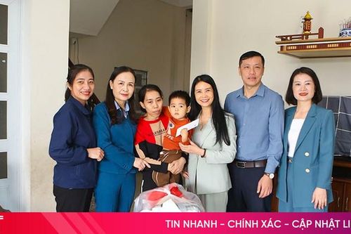 Hội LHPN Việt Nam trao hơn 400 trăm suất quà cho hội viên phụ nữ và trẻ em Hà Tĩnh
