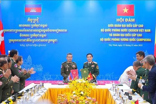 Hội đàm Bộ trưởng quốc phòng Việt Nam - Campuchia
