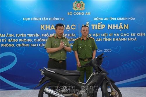 Tiếp nhận hiện vật trưng bày tại Bảo tàng