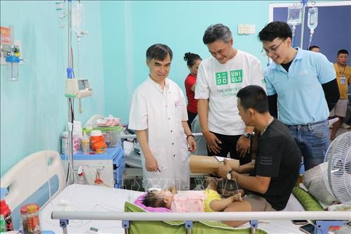 Chung tay hỗ trợ người dân Huế khắc phục hậu quả mưa lũ