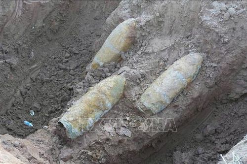 Phát hiện 3 quả bom tại khu vực đồng lúa ở Bắc Ninh