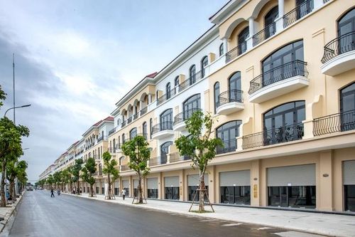 Giao dịch bật tăng, nhưng 'núi' hàng tồn kho bất động sản vẫn chồng cao