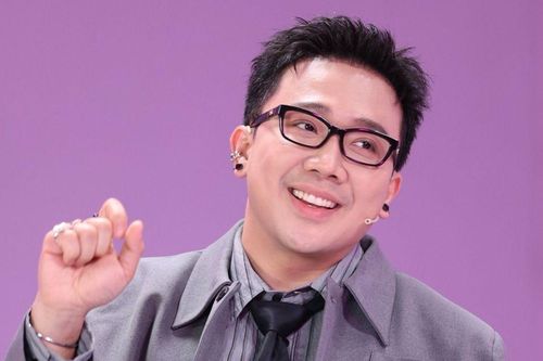 Thời trang 'hack tuổi' của Trấn Thành