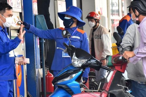 Giá xăng dầu trong nước tăng theo thế giới do biến động nguồn cung
