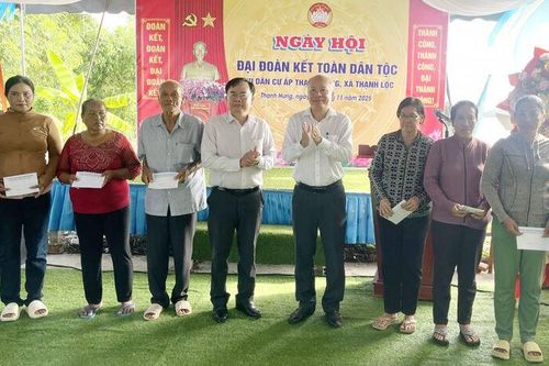 Phó Bí thư Đảng ủy các cơ quan Đảng tỉnh An Giang Võ Nguyên Nam dự Ngày hội Đại đoàn kết ấp Thạnh Hưng