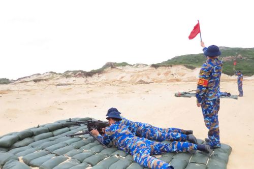 Trung tâm Huấn luyện Vùng 4 Hải quân kiểm tra bắn đạn thật