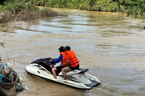 Khẩn trương tìm kiếm thanh niên nghi mất tích dưới sông Cái ở Hàm Thắng