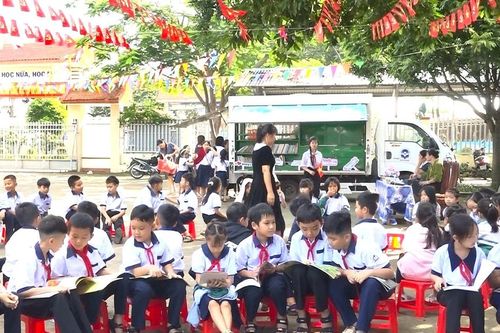 Lan tỏa văn hóa đọc từ xe thư viện lưu động