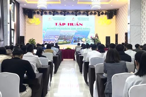 Hơn 100 học viên tham gia tập huấn nghiệp vụ khách sạn, nhà hàng