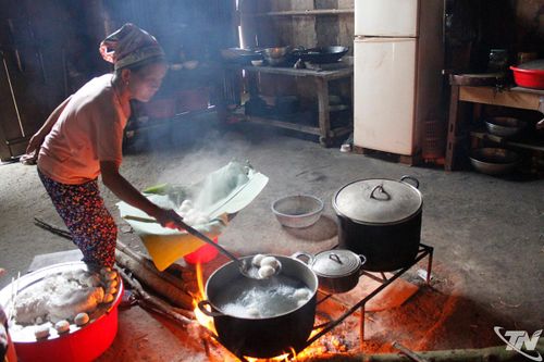 Thức bánh ấm giữa trời cuối thu