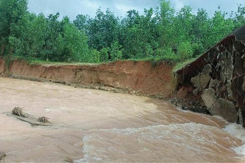 Cần nguồn lực xây dựng các khu tái định cư cho vùng sạt lở
