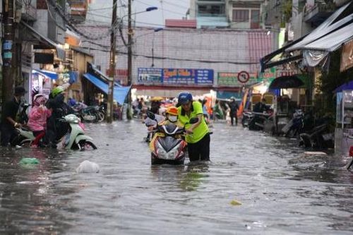 Giải bài toán ngập ở TP.HCM: Cần quy hoạch lại từ mặt đất đến nâng cao ý thức người dân