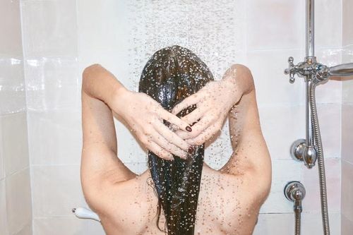 Trào lưu 'everything shower' và tác hại khôn lường