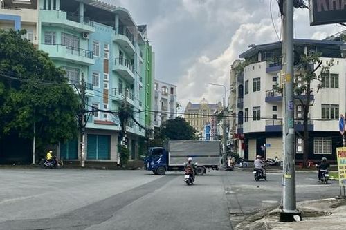 Cẩn trọng khi đi qua các giao lộ không đèn tín hiệu giao thông