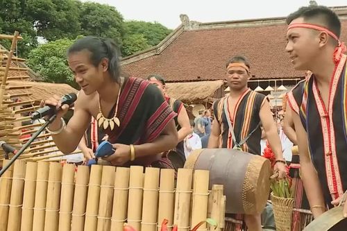 Đa sắc văn hóa hội tụ tại Văn Miếu
