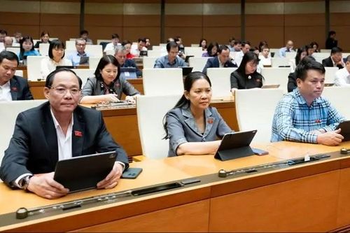 Quốc hội chốt mục tiêu GDP 2026 tăng từ 10%