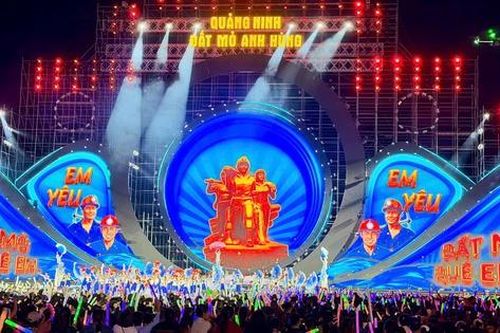 Hơn 30 ngàn khán giả 'cháy' hết mình tại concert 'Quảng Ninh - Đất mỏ anh hùng'
