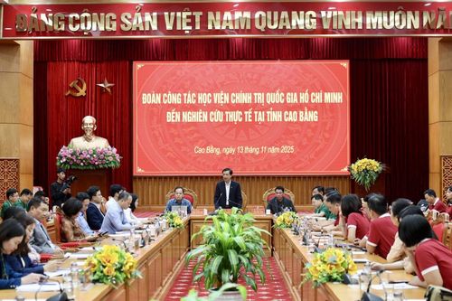 Phó Bí thư Thường trực Tỉnh ủy Bế Thanh Tịnh làm việc với Đoàn nghiên cứu của Học viện Chính trị quốc gia Hồ Chí Minh