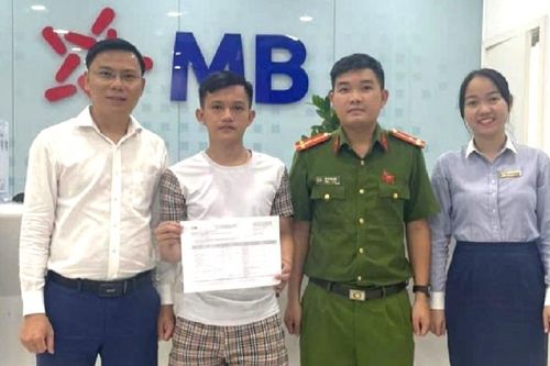 Tài khoản nhận gần nửa tỷ chuyển nhầm, nam thanh niên ở Đà Nẵng trả lại khổ chủ