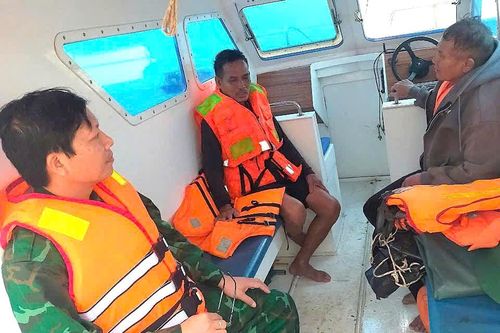 Chìm tàu cá, 3 ngư dân Nghệ An được cứu sống