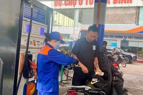 Hai mặt hàng xăng tăng nhẹ giá bán