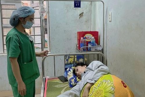 Diễn biến sức khỏe 17 công nhân nhập viện sau bữa ăn trưa ở Huế