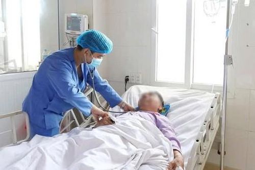 Cứu sống người đàn ông phù phổi cấp nguy kịch do suy tim thể nặng