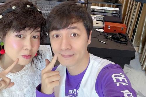 Vợ chồng Đăng Khôi 'cosplay' chính mình 20 năm trước nhân kỷ niệm ngày cưới