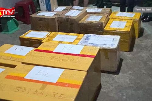 Cận cảnh nửa tấn thuốc nổ cất giấu trong khu dân cư