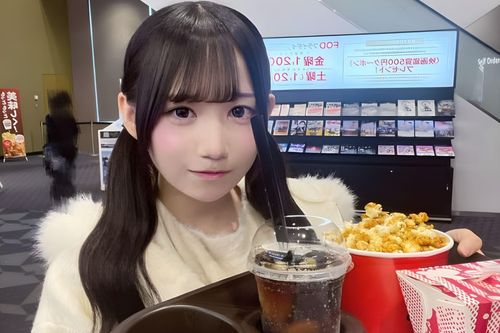 Lộ hình bạn trai trên ly nước, idol 17 tuổi Nhật Bản bị đuổi việc