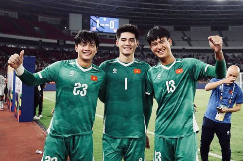 V.League có thủ môn hay hơn Văn Lâm, Đình Triệu
