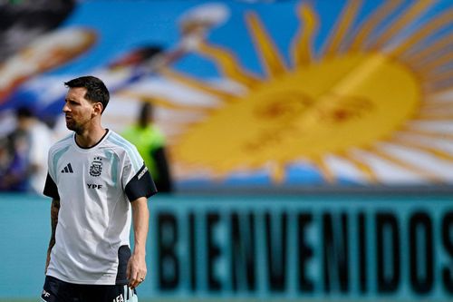 Buổi tập của Messi tạo cơn sốt
