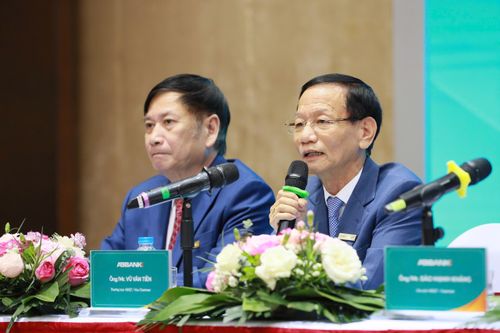 Ông Vũ Văn Tiền trở lại 'ghế nóng' chủ tịch ABBank