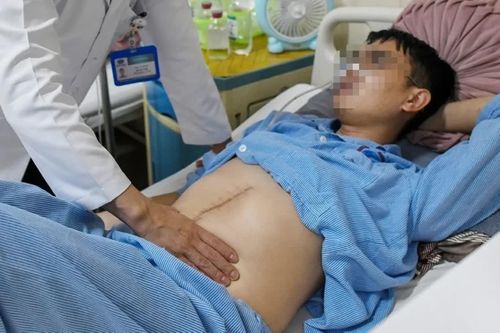 Ung thư đại tràng ở người trẻ tăng báo động, chuyên gia chỉ ra lý do