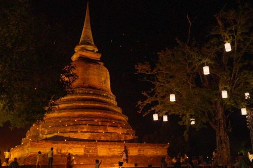 Thái Lan rực sáng trong lễ hội Loy Krathong