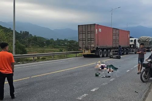 Tai nạn giao thông mới nhất 14/11/2025: hai người tử vong sau va chạm với ô tô tải