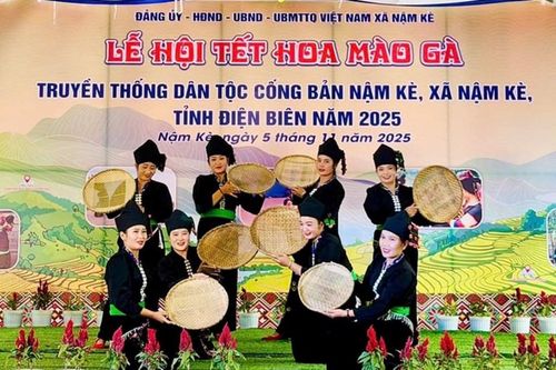 Về xã biên giới Nậm Kè vui 'Tết hoa mào gà' với đồng bào dân tộc Cống