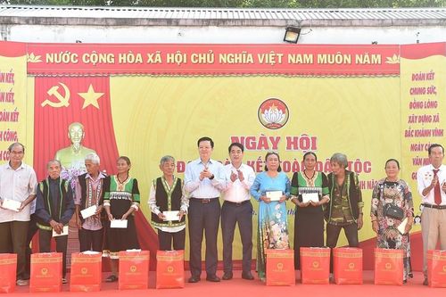 Phó Thủ tướng Mai Văn Chính dự Ngày hội Đại đoàn kết toàn dân tộc tại Khánh Hòa