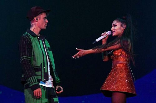 Ca khúc 'Stuck with U': Ariana Grande cùng vượt qua với Justin Bieber