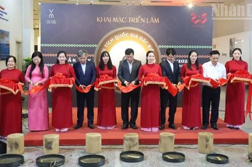 Đưa 'Di tích quốc gia đặc biệt Văn Miếu-Quốc Tử Giám' đến với đồng bào Tây Nguyên